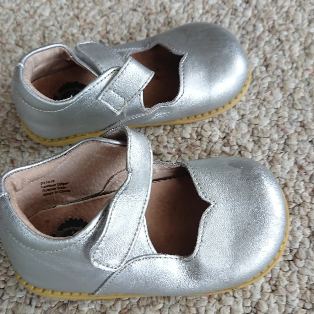Livie & Luca Astrid Silver Metallic Mary Janes Velcro size 7/8